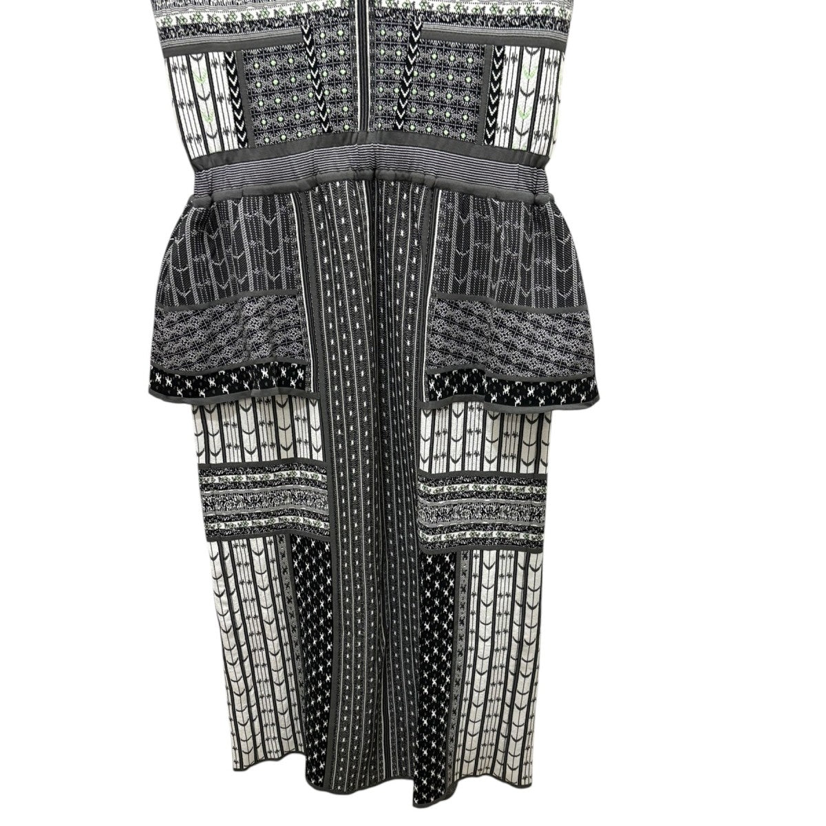 mame kurogouchi Geometric Pattern Knitted DressMM25SS-KN085 古着・中古-4枚目のアイテム画像