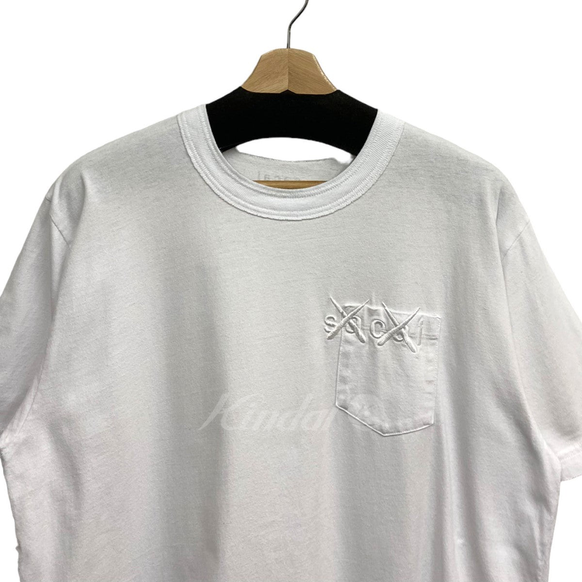 sacai×KAWS 21SSEmbroidery T-Shirtロゴ刺繍Tシャツ 古着・中古-3枚目のアイテム画像