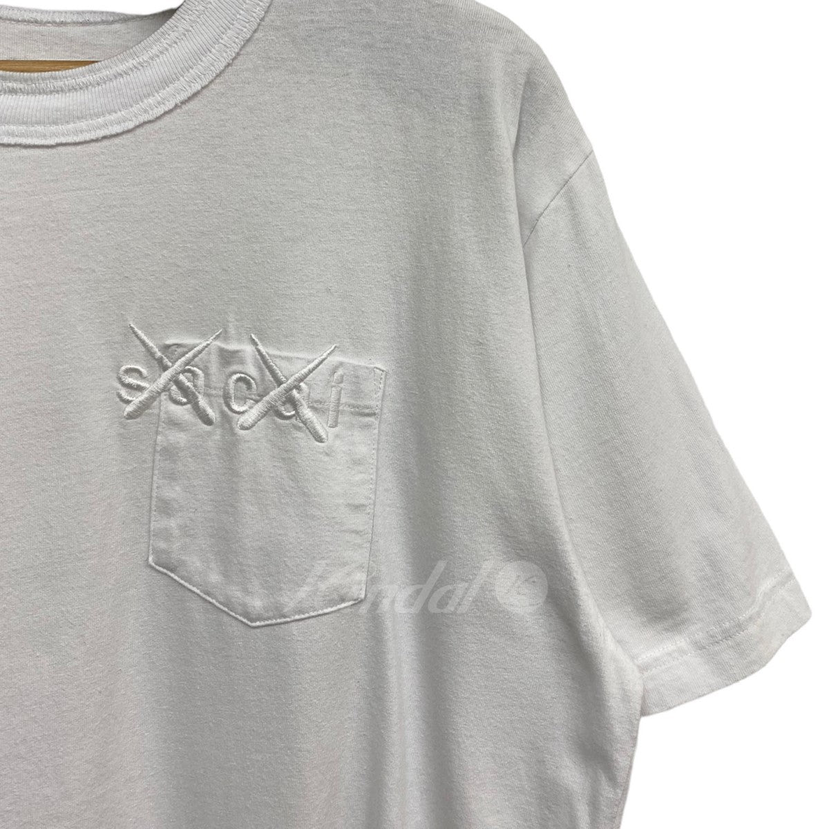 sacai×KAWS 21SSEmbroidery T-Shirtロゴ刺繍Tシャツ 古着・中古-4枚目のアイテム画像