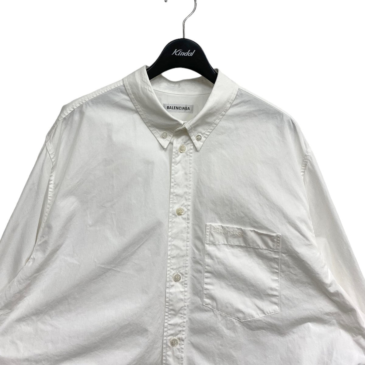 BALENCIAGA(バレンシアガ) 22SSBB Corp Twisted Swing Shirtロゴ変形オーバーサイズブラウスシャツ 671663  ホワイト サイズ 38(オーバーサイズ)｜【公式】カインドオルオンライン ブランド古着・中古通販【kindal】