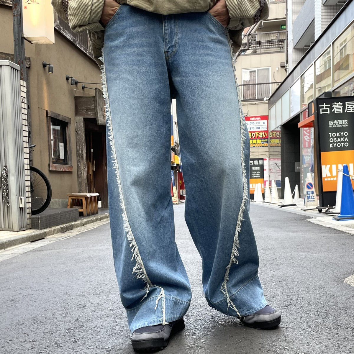 YUKI HASHIMOTO(ユウキハシモト) 24AWFringe Twisted Jeansフリンジツイストデニムワイドパンツ インディゴ サイズ  44(78cm)｜【公式】カインドオルオンライン ブランド古着・中古通販【kindal】