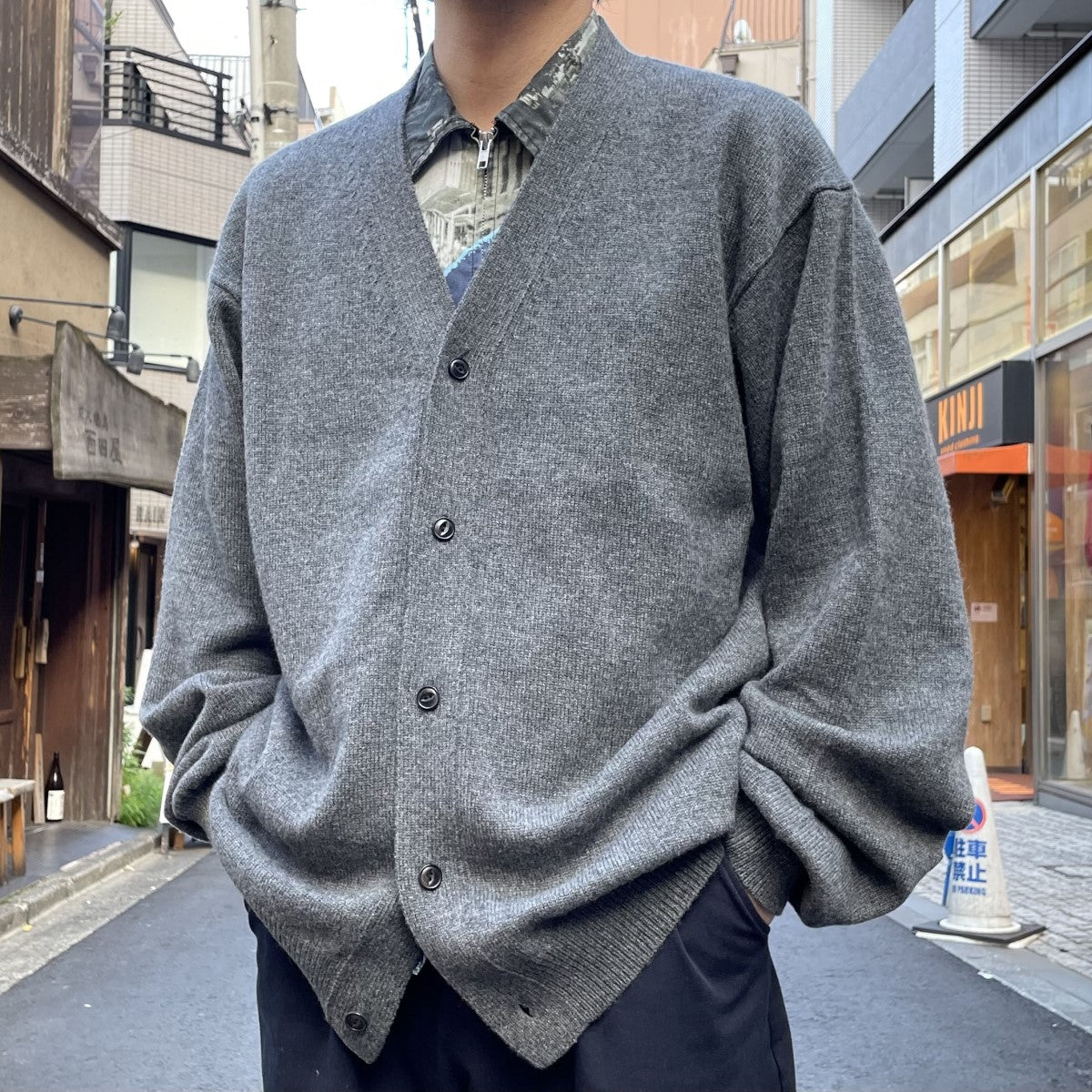 ARTS＆SCIENCE(アーツアンドサイエンス) cashmere V neck simple cardiganカシミヤオーバーサイズ Vネックカーディガン Charcoal topgray サイズ 5(オーバーサイズ)｜【公式】カインドオルオンライン  ブランド古着・中古通販【kindal】