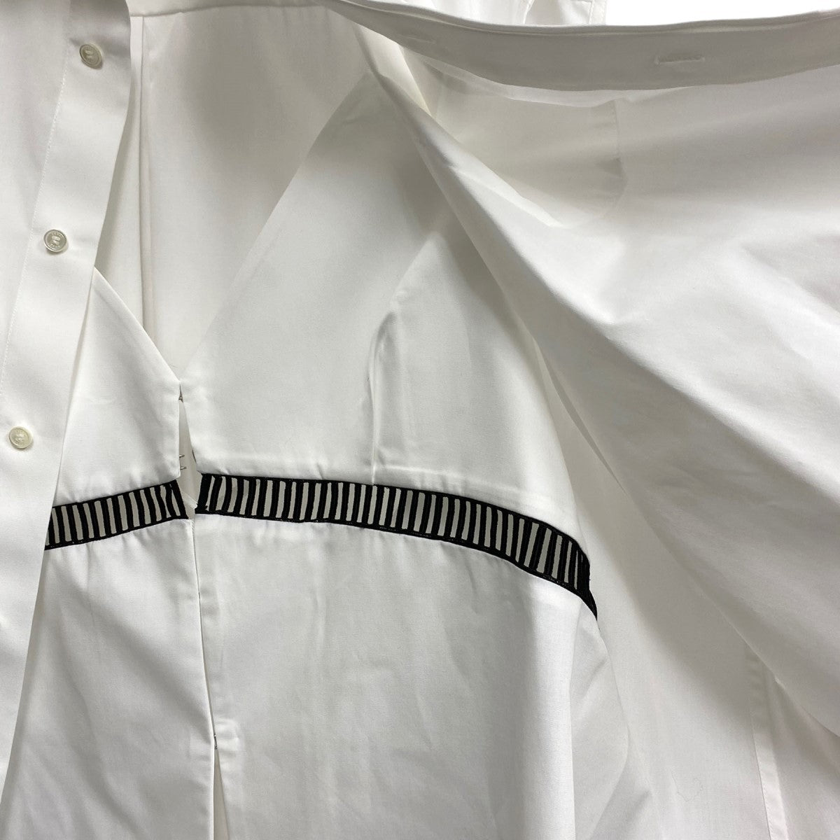 sacai 24SSCotton Poplin Shirtコットンポプリン キャミソール×比翼ノースリーブギャザー ドッキング変形Aラインシャツ 古着・中古-5枚目のアイテム画像