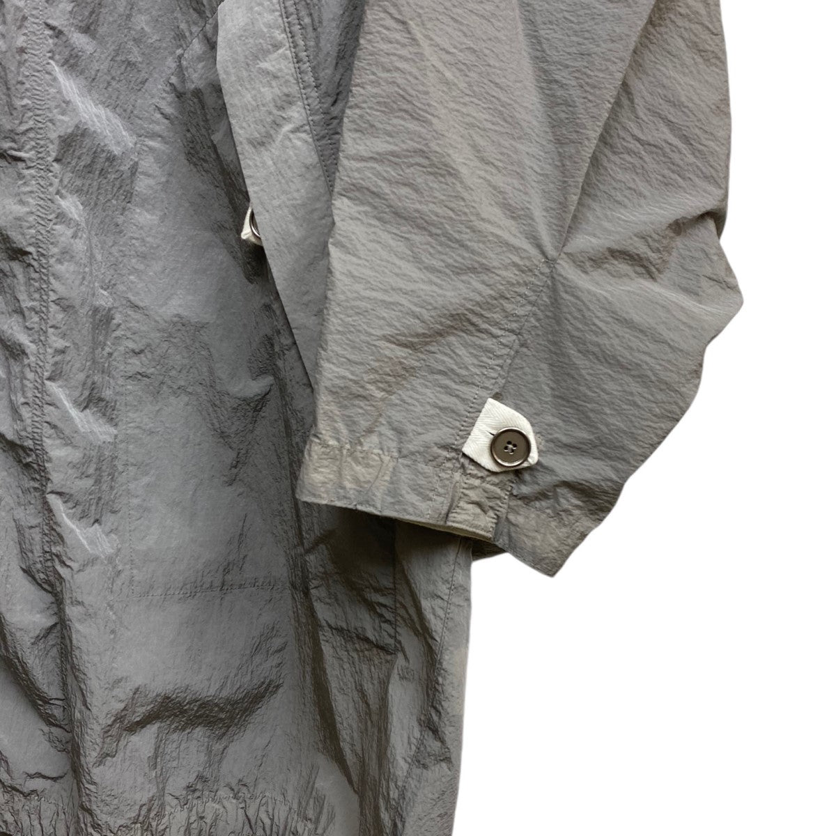 uru(ウル) WATER REPELLENT NYLON ZIP UP COATナイロンオーバーサイズコートロングポンチョジャケット グレー サイズ  Free(オーバーサイズ)｜【公式】カインドオルオンライン ブランド古着・中古通販【kindal】