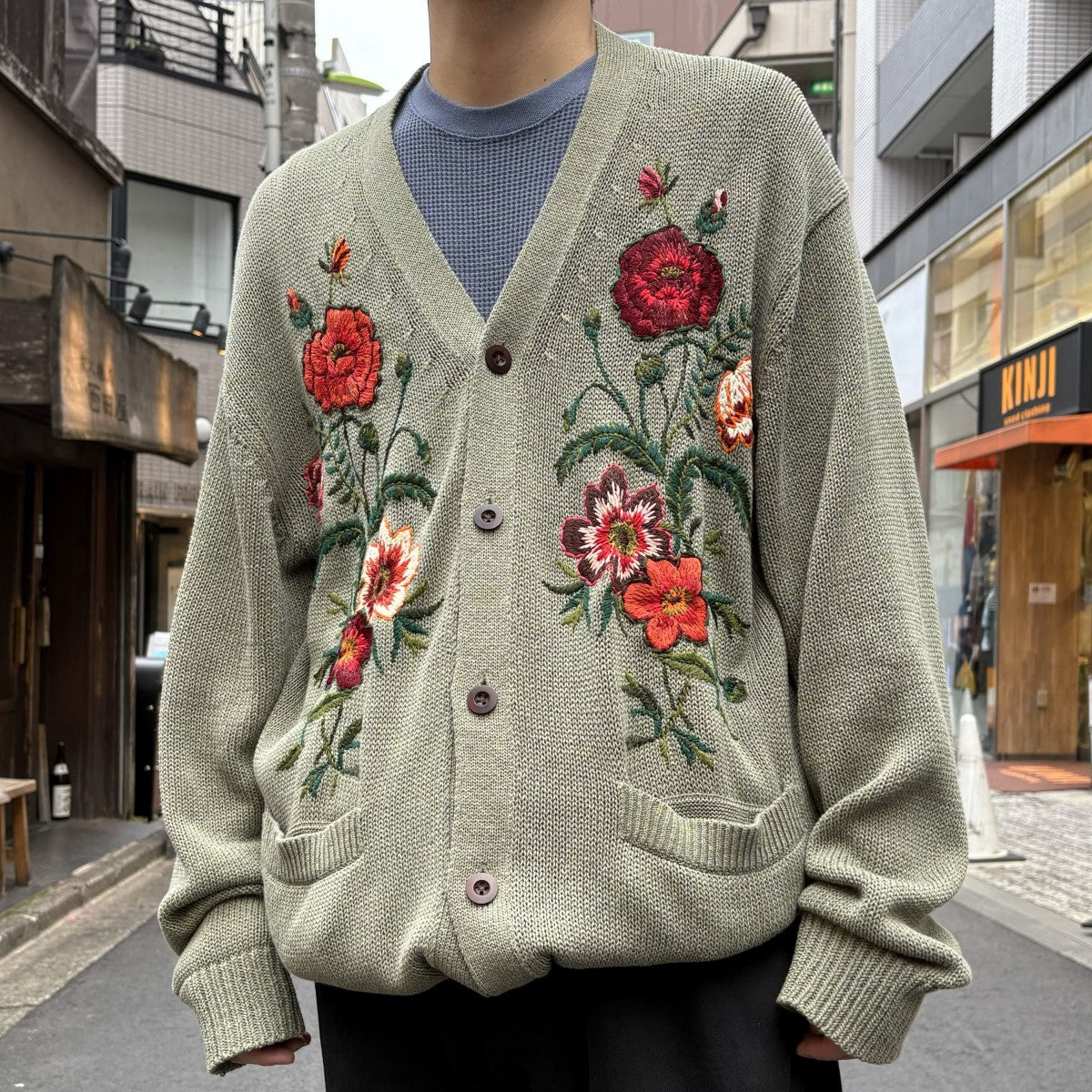 チェスティ 刺繍シャツワンピ 0サイズ チェスティ フラワーレースセットアップ ネイビー 0サイズ Chesty 美品 チェスティ すずらん刺繍  ギンガムチェック柄 半袖 ロング シャツワンピース サイズ0 ブラック系 レディース 古着 中古 : ブランド古着のリュクス - 通販 ... 【古着】花柄刺繍ネイビーシャツ Lサイズ