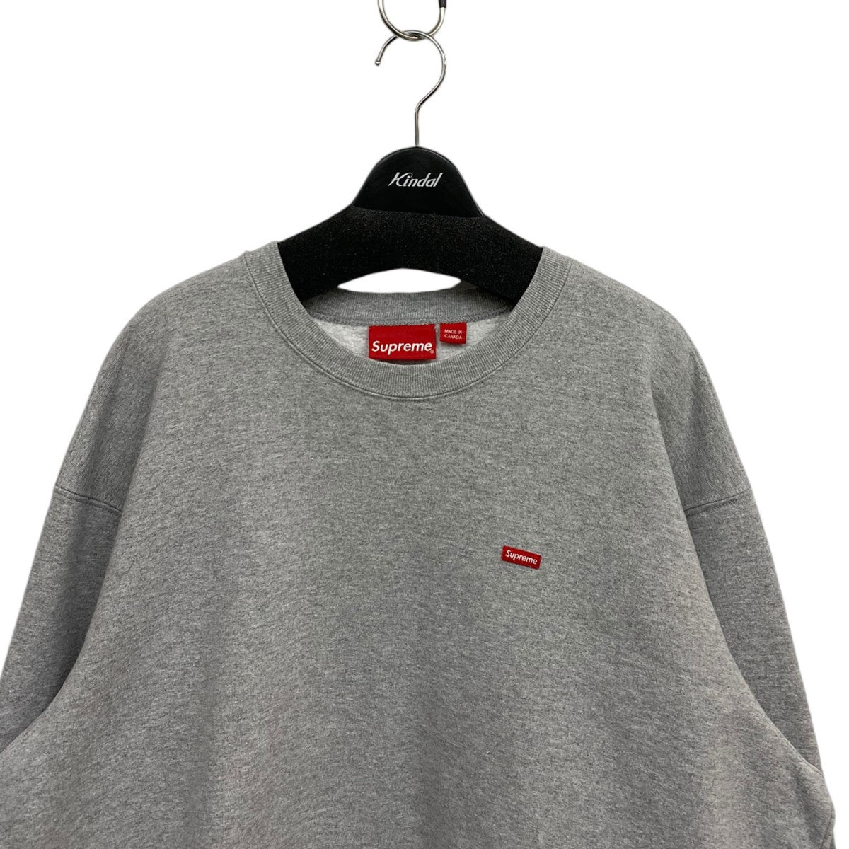 シュプリームの23SS Small Box Crewneckスモールボックスロゴスウェットです。 Supreme 古着・中古 トップス アイテム