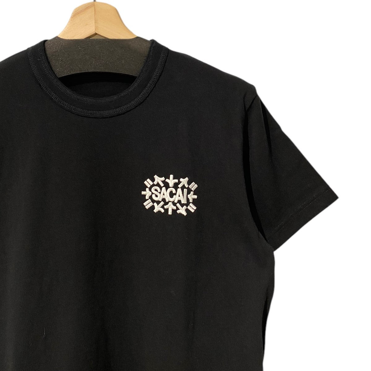 sacai×Eric Haze 23SSLogo Embroidery T-shirtロゴ刺繍Tシャツ 古着・中古-1枚目のアイテム画像