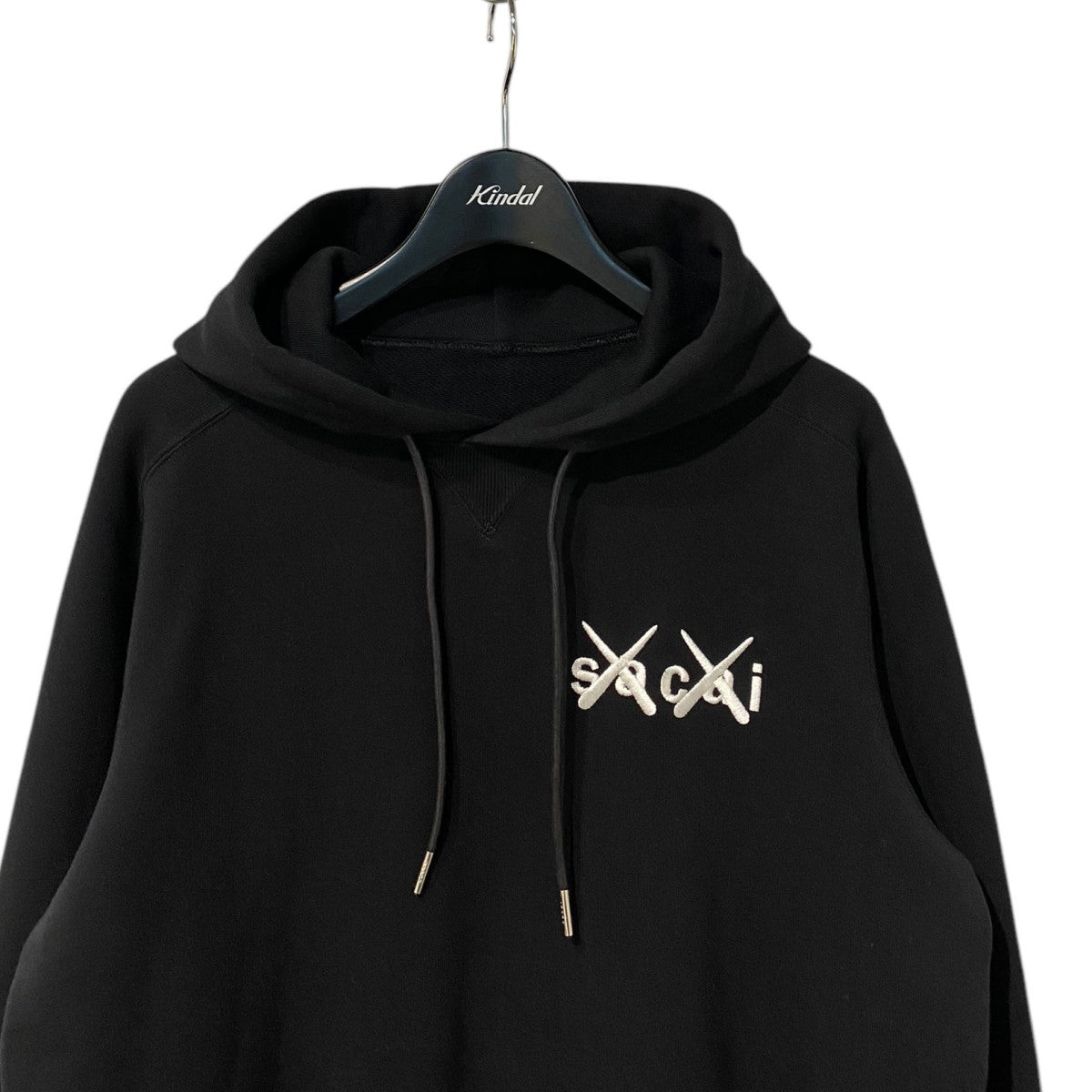 sacai KAWS(サカイ カウズ) 21AWEmbroidery Hoodieロゴ刺繍