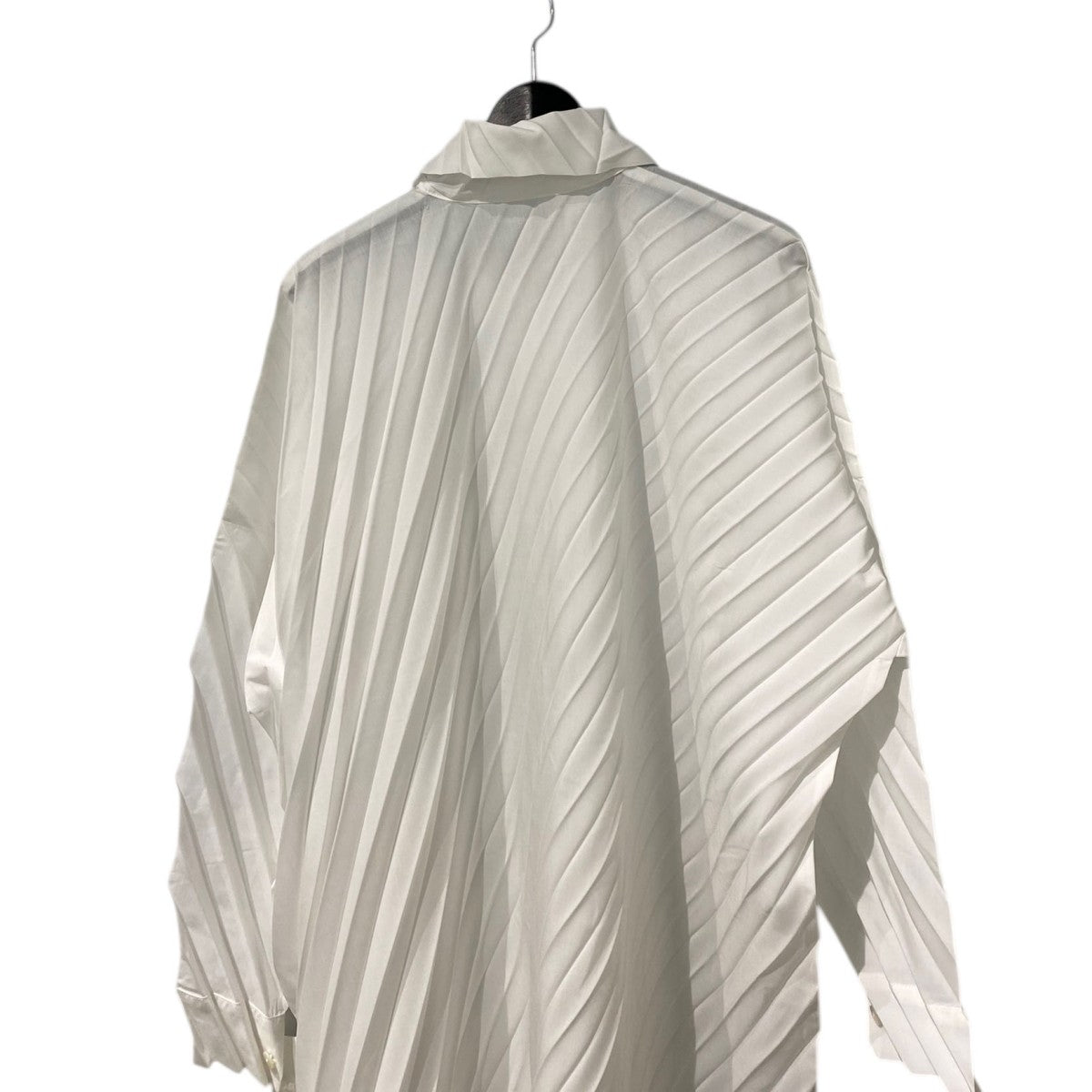 me ISSEY MIYAKE(ミーイッセイミヤケ) 25SSANGLE PLEATS SHIRT