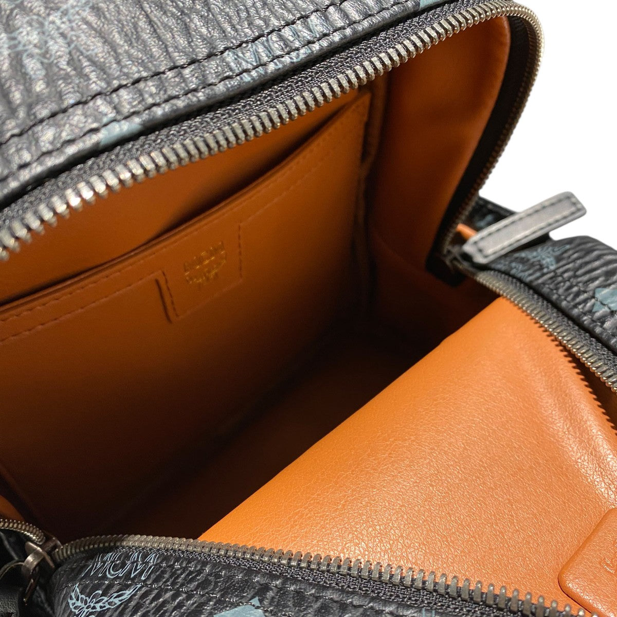 MCM Stark サイドスタッズ バックパック スモールサイズ ブラック 黒 Small Stark サイドスタッズ バックパック - ヴィセトス