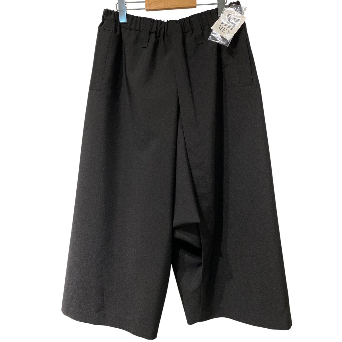 IM MEN ISSEY MIYAKE 板締め染めパンツ　im men アイテムのご紹介「ITAJIME AIR」 – isseymiyake.com