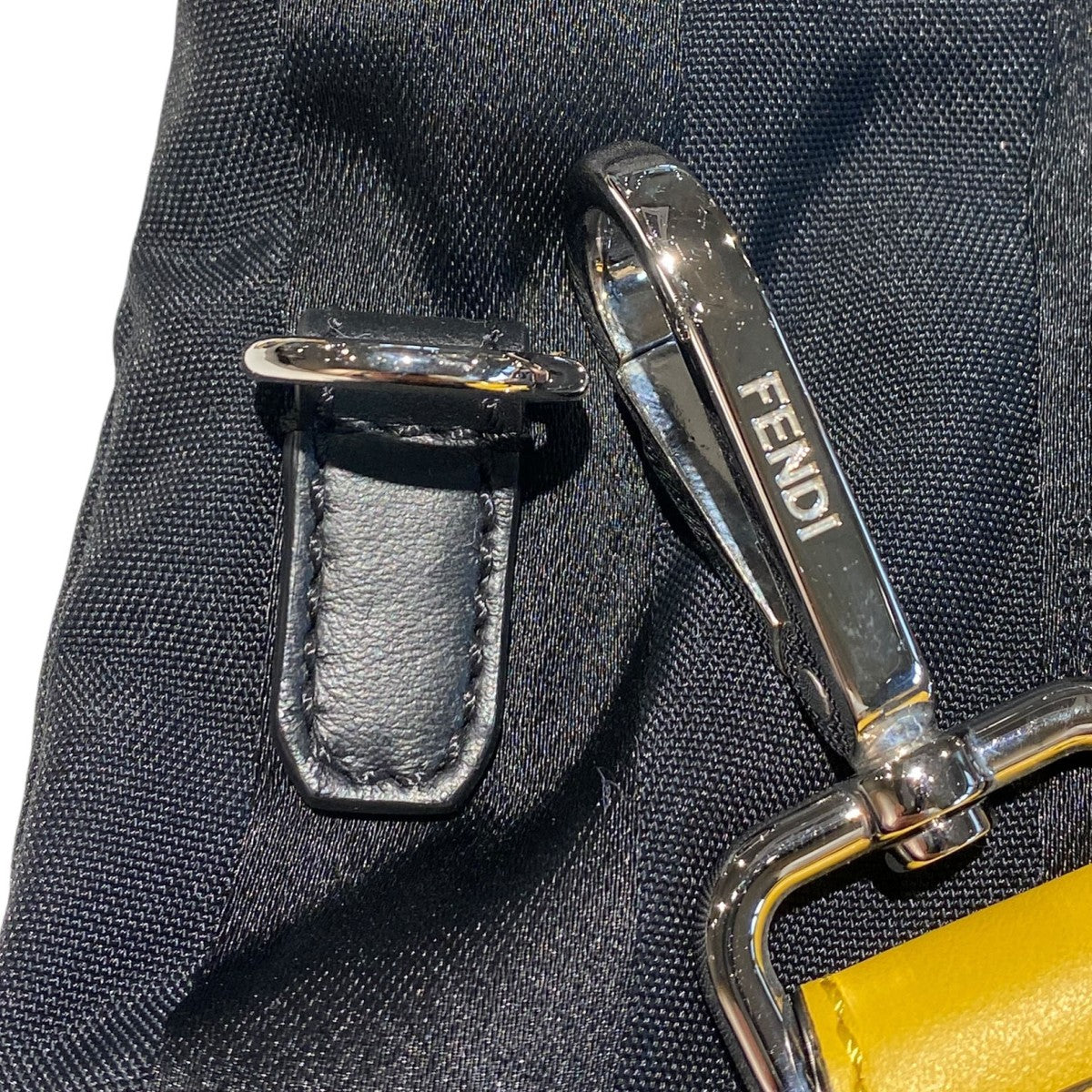 FENDI フェンディ　新品　未使用　巾着型ブラック・ピンクキーホルダー FENDI フェンディ 新品 未使用 巾着型ブラック・ピンクキーホルダー