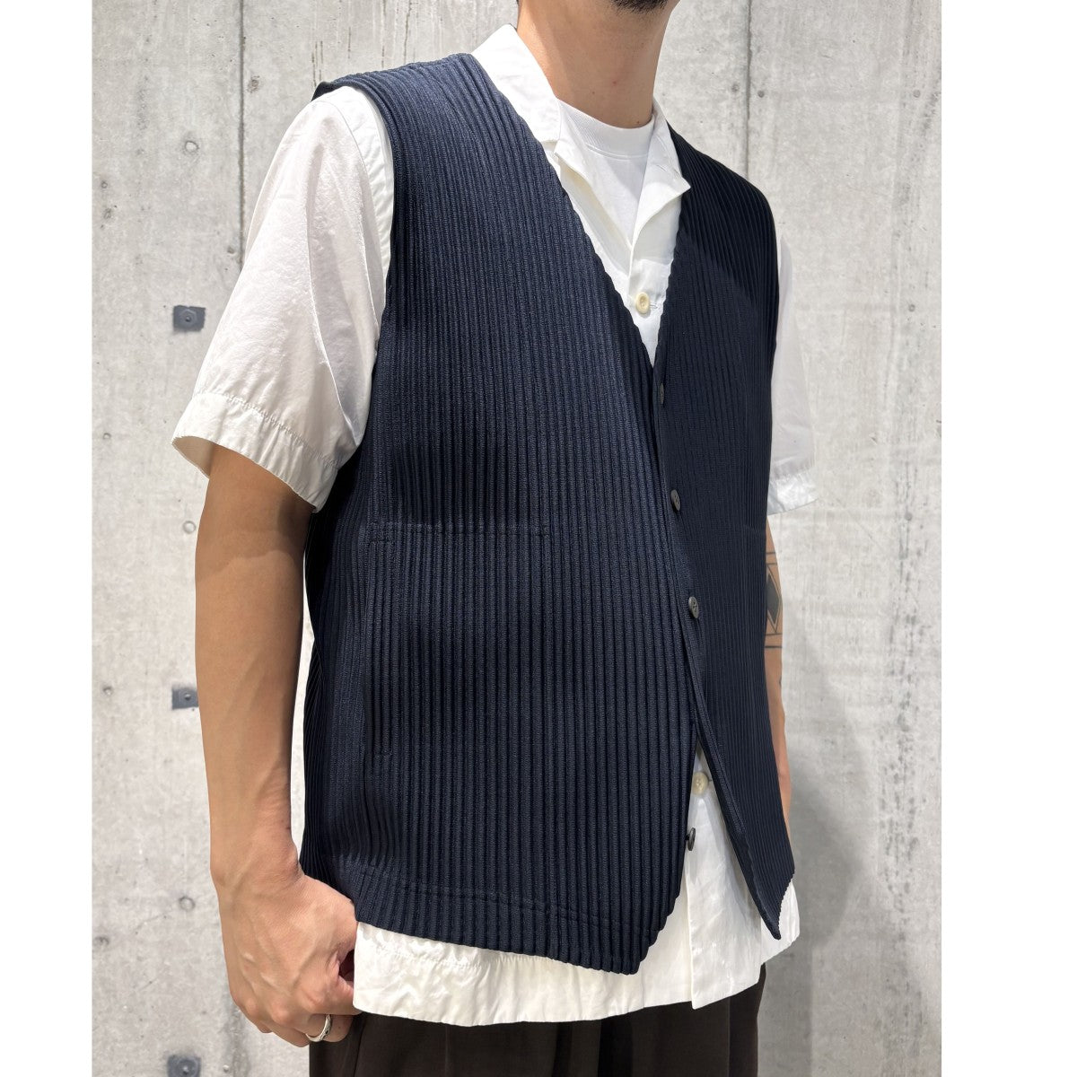 HOMME PLISSE ISSEY MIYAKE BASICライン／シーズンレスPLEATS／VESTプリーツベスト 古着・中古-2枚目のアイテム画像