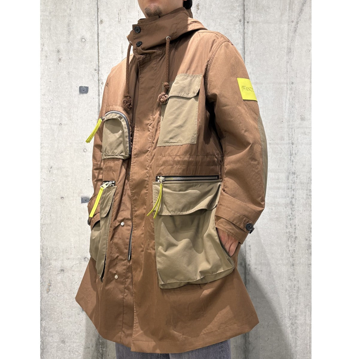 J．W．ANDERSON 22SSLong Utility Parkaロゴレザーパッチミリタリーコート 古着・中古-2枚目のアイテム画像