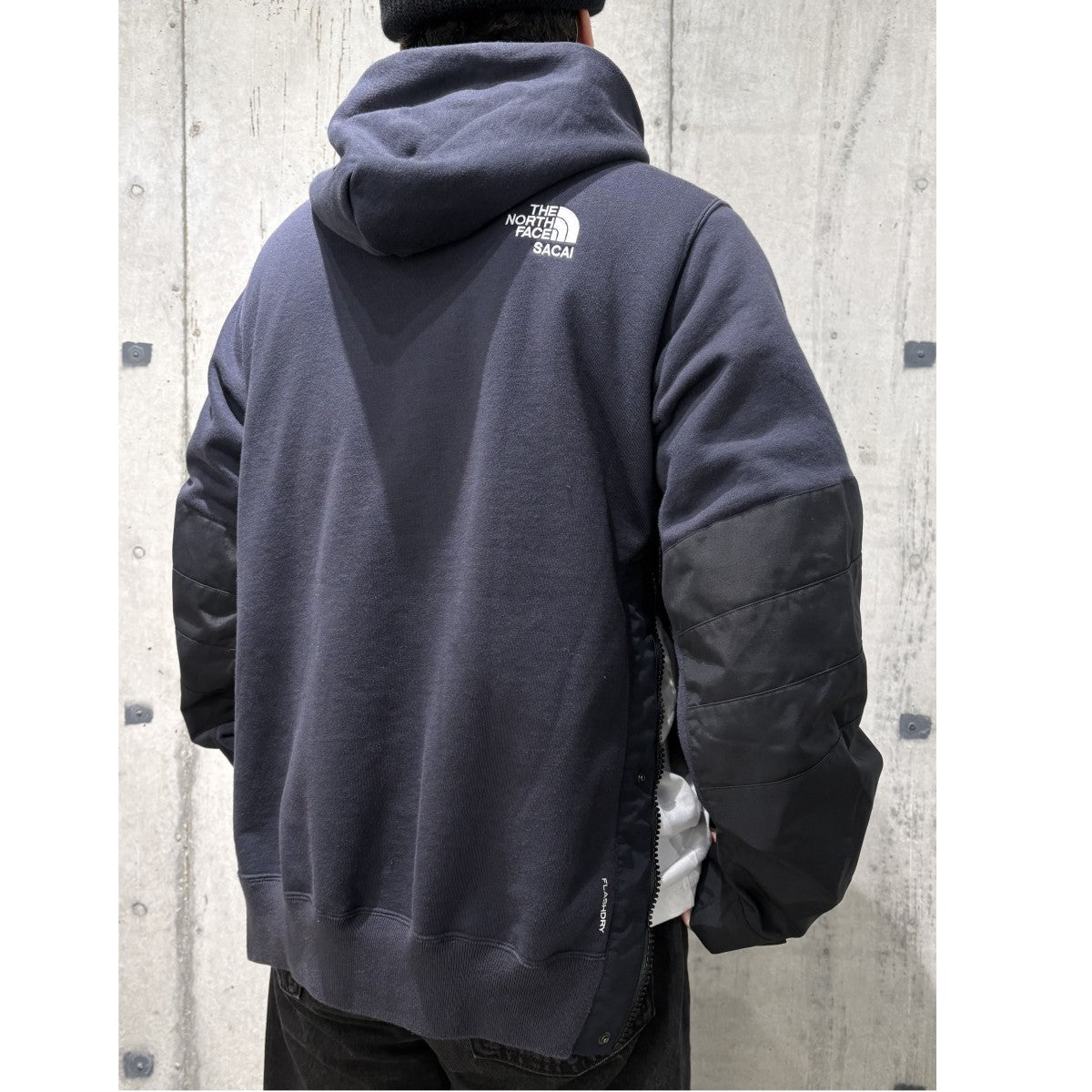 The North Face ×sacai マウンテンパーカー ネイビー sacai×THE NORTH FACE 17AWHOODIEサイドファスナードッキングロゴ