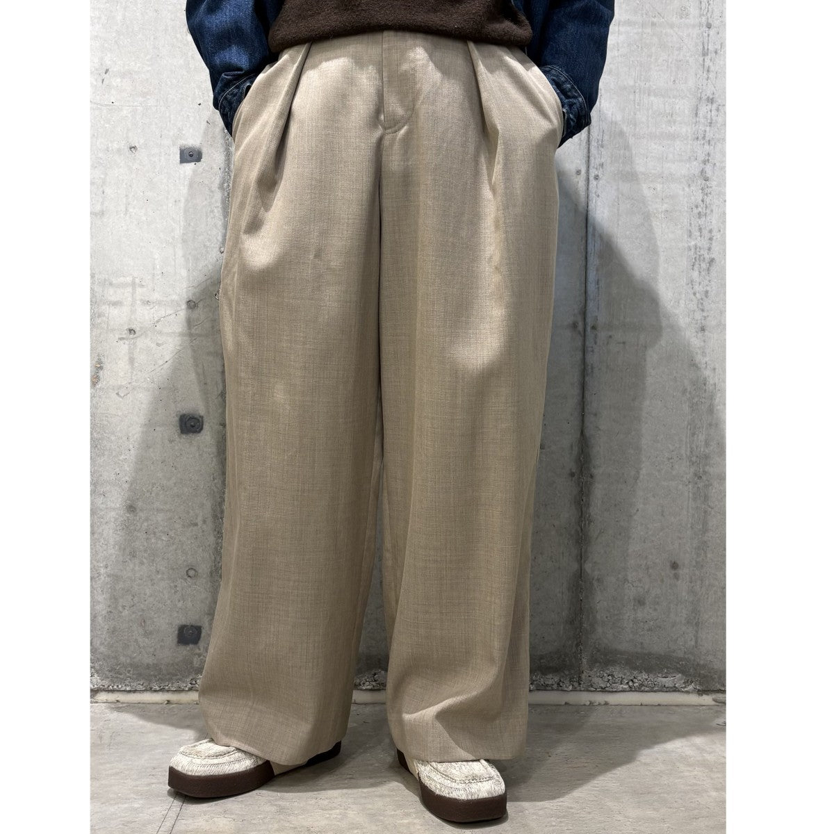 J．W．ANDERSON 25AWPleated Tailored Trousersインタックワイドストレートウールスラックス 古着・中古-2枚目のアイテム画像