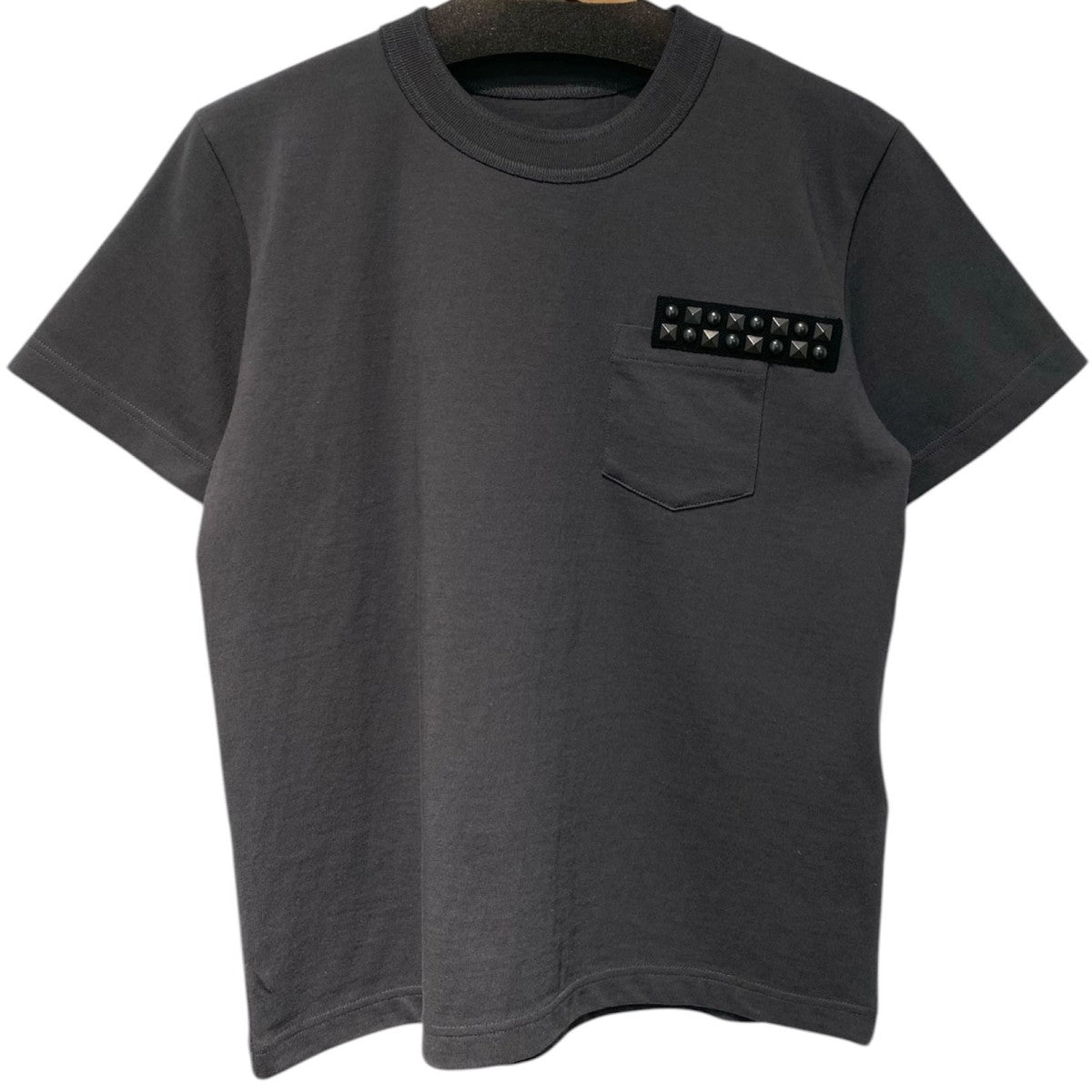 sacai 25AWHoliday Collection Studded Cotton Jersey T-ShirtスタッズコットンTシャツ25-01133S 古着・中古-1枚目のアイテム画像