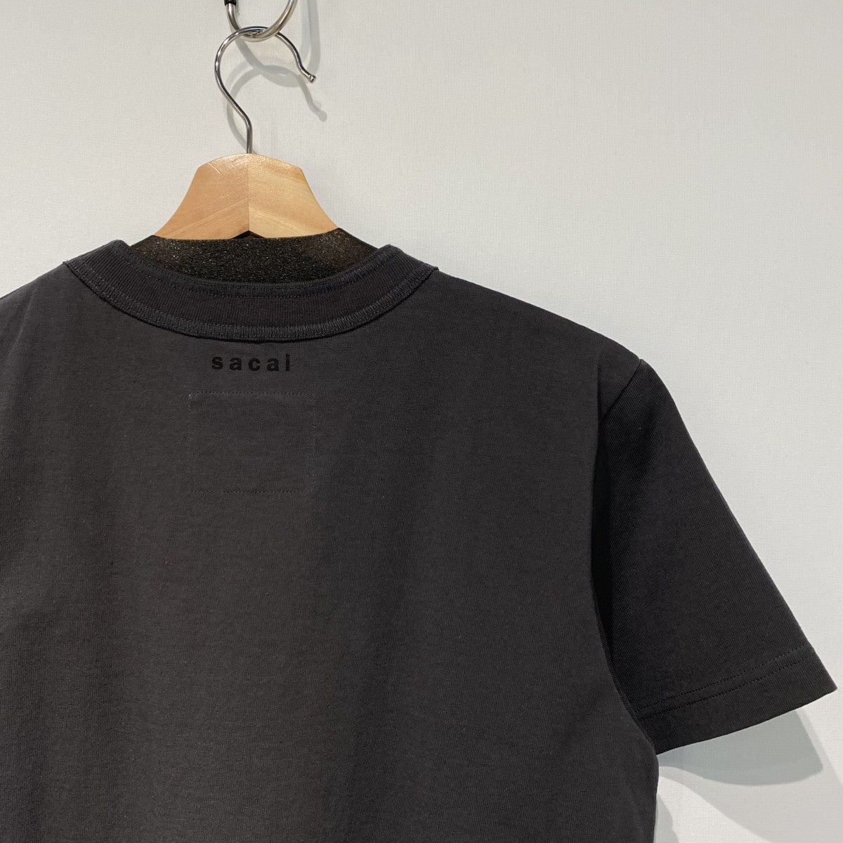 sacai 25AWHoliday Collection Studded Cotton Jersey T-ShirtスタッズコットンTシャツ25-01133S 古着・中古-5枚目のアイテム画像