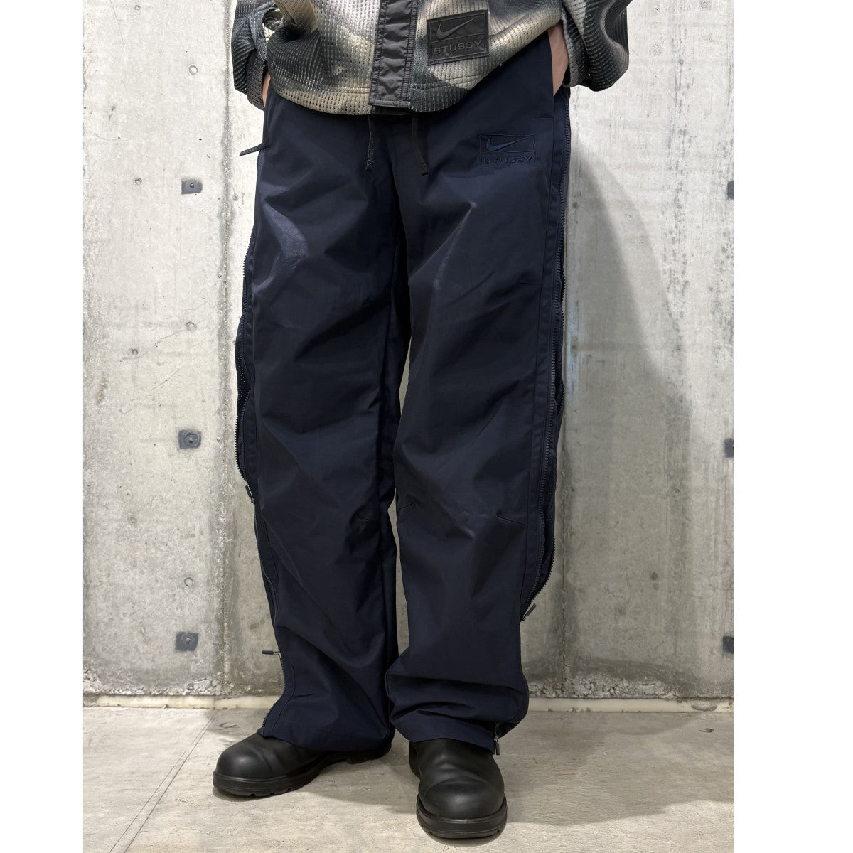 STUSSY×NIKE 25FWUtility Pant Obsidian HQ8545-451サイドZIPイージーナイロンパンツHQ8545-451 古着・中古-2枚目のアイテム画像