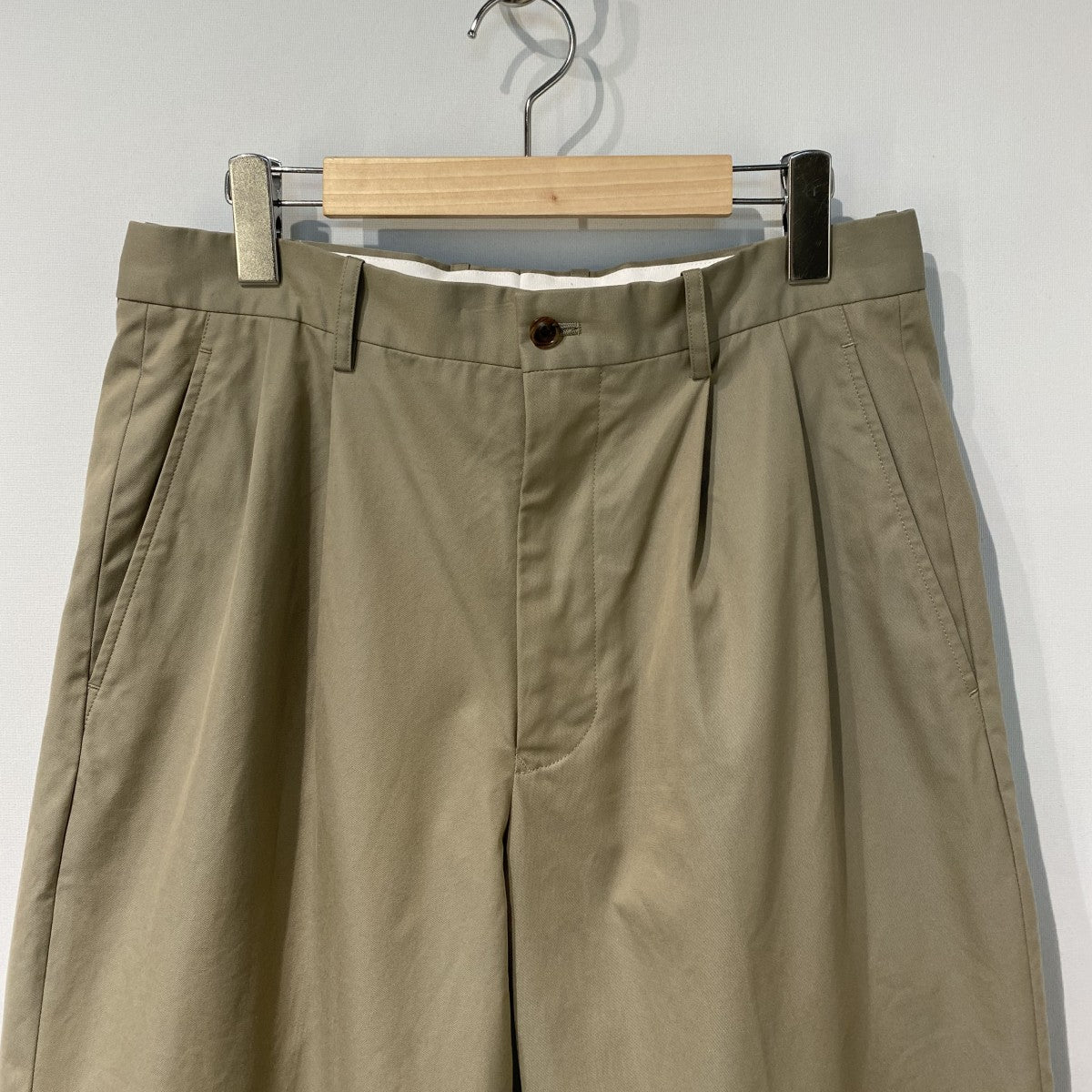 SCYEBASICS 22AWCotton Gaberdine 2Pleated Tapered Trousersコットンギャバジン2プリーツタックチノパンツ 古着・中古-4枚目のアイテム画像