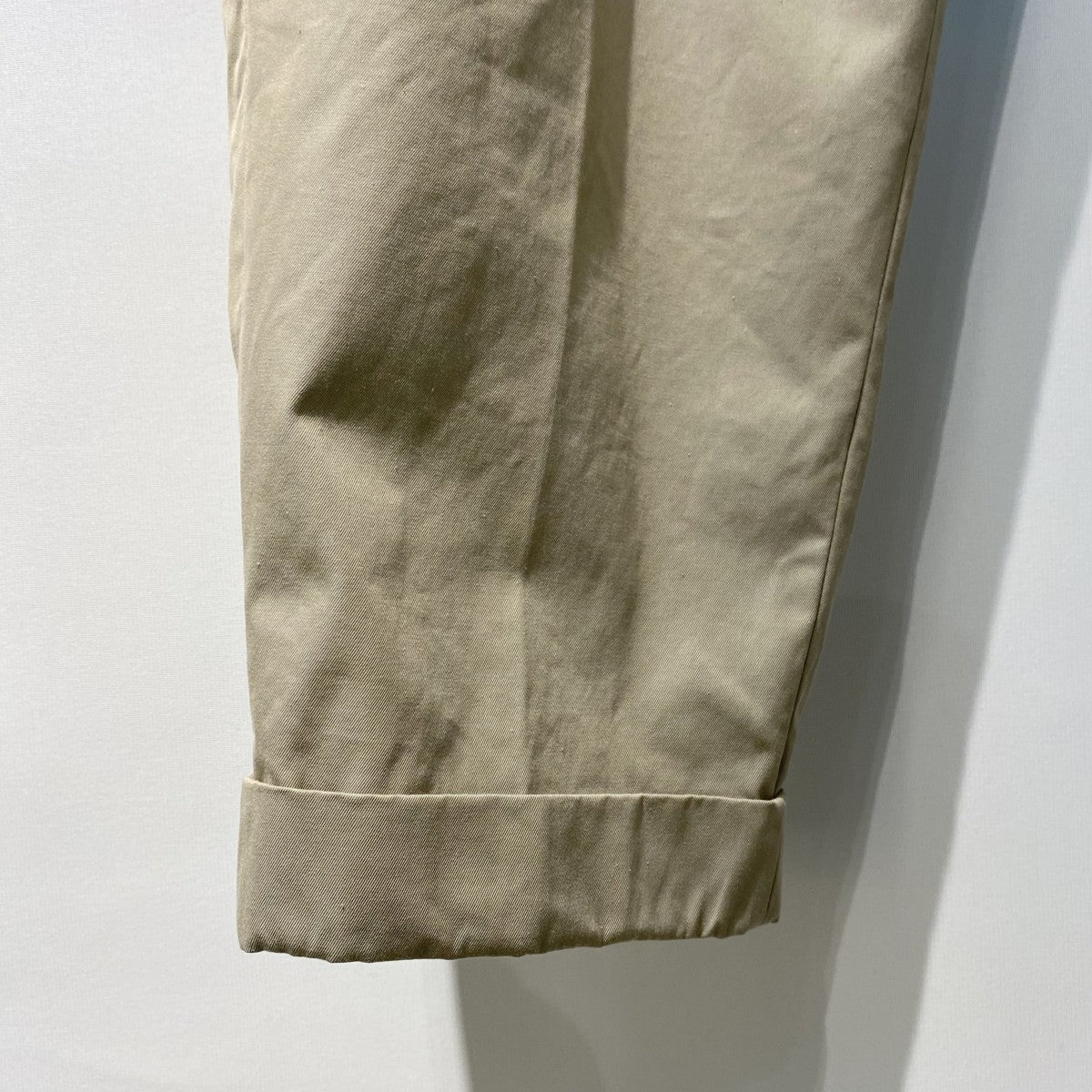 SCYEBASICS 22AWCotton Gaberdine 2Pleated Tapered Trousersコットンギャバジン2プリーツタックチノパンツ 古着・中古-6枚目のアイテム画像