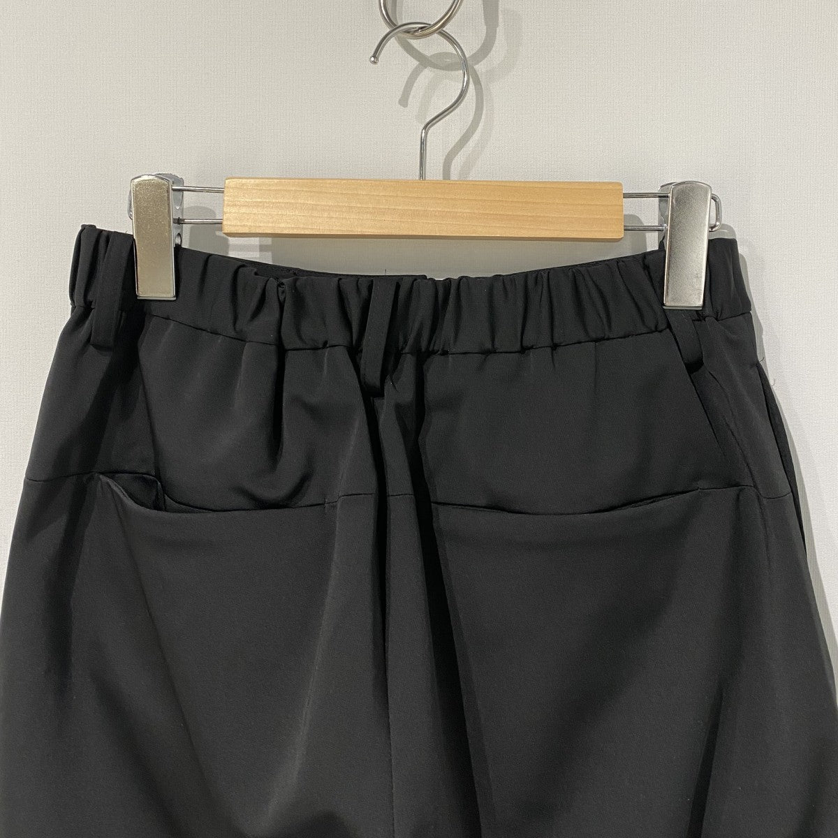 ATTACHMENT×STUDIOUS 別注Tapered Slacksテーパードストレッチスラックスパンツ 古着・中古-4枚目のアイテム画像