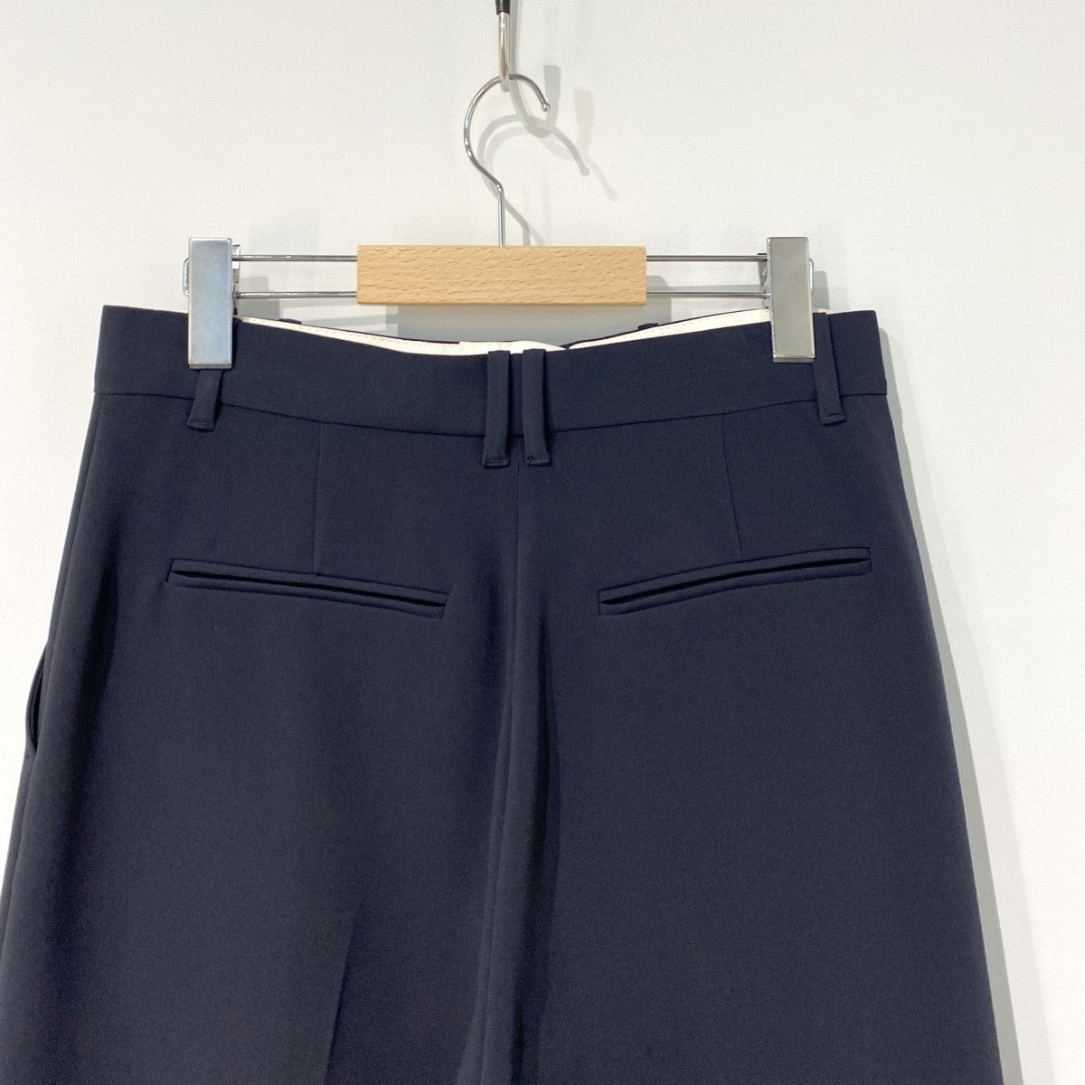 ザロウ　マルコバミューダ　ショートパンツ　ネイビー THE ROW(ザロウ) Trin Bermuda Shortsショーツハーフパンツ ネイビー
