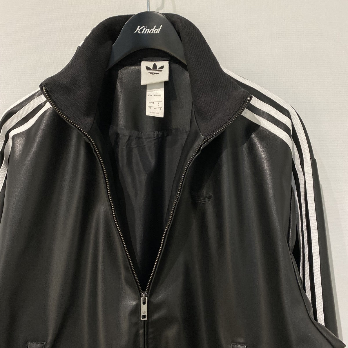 Pleather 3 Stripes Track Topブラック プレザー3Sトラックトップ PUレザー製トラックジャケットKQ5472