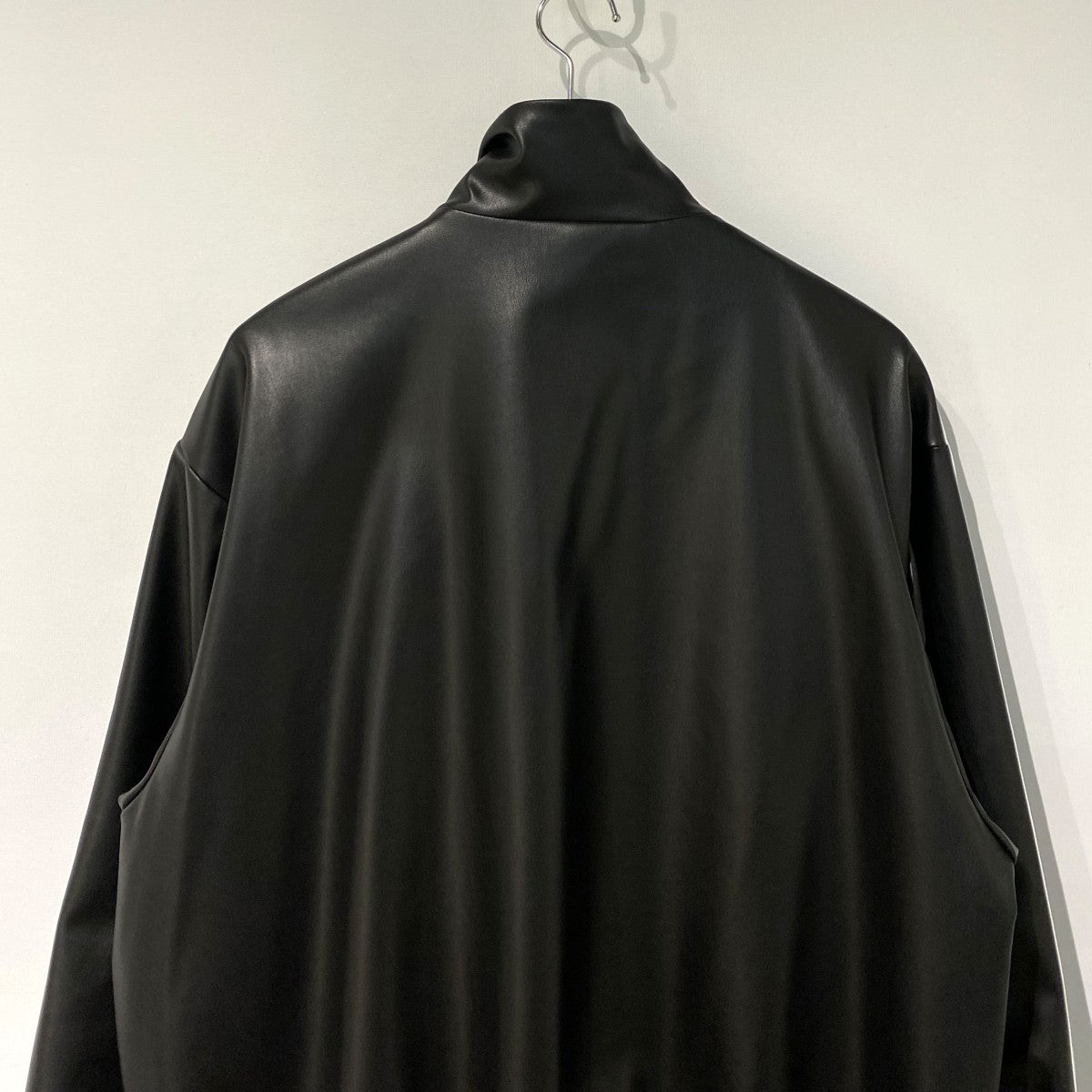 Pleather 3 Stripes Track Topブラック プレザー3Sトラックトップ PUレザー製トラックジャケットKQ5472