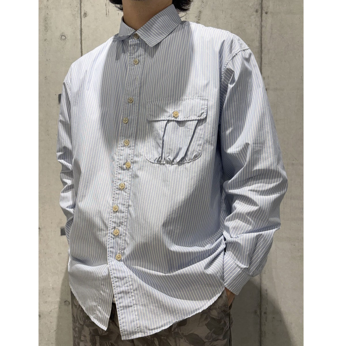 BUTTON BANYAK SHIRTSマルチボタンストライプシャツ
