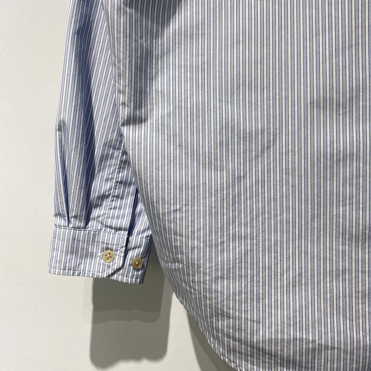 BUTTON BANYAK SHIRTSマルチボタンストライプシャツ