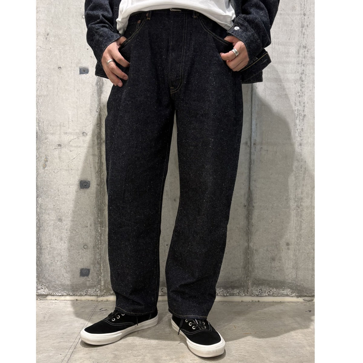 #028 LV 66 JEANS ONE-WASHEDウォッシュ加工デニムパンツ