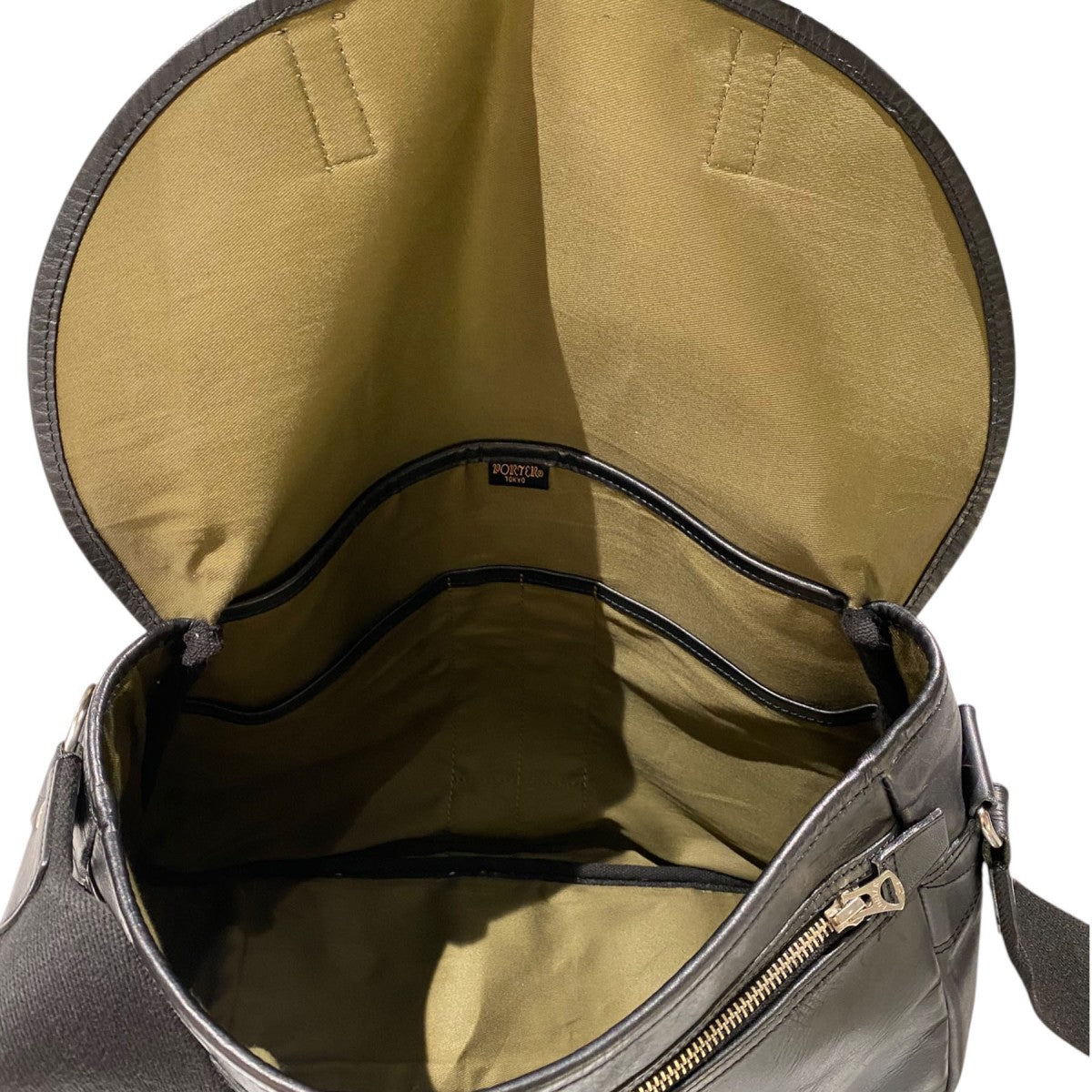 CLASP Shoulder Bag(L)レザーショルダーバッグ