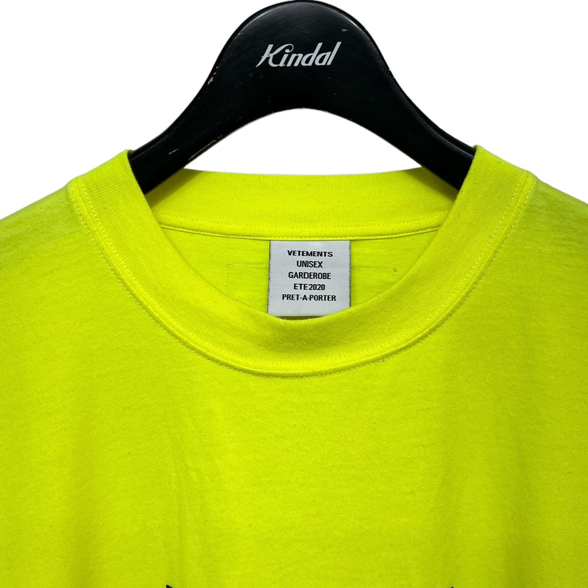 VETEMENTS(ヴェトモン) 20SSLogo TeeロゴプリントバーコードパッチTシャツSS20TR304 SS20TR304 FLUO  YELLOW(ネオンイエロー) サイズ M｜【公式】カインドオルオンライン ブランド古着・中古通販【kindal】