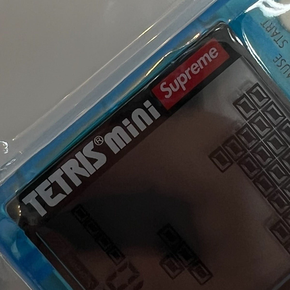Supreme 古着・中古 シュプリームの24SS Tetris Mini テトリスミニ ポータブルゲームです。