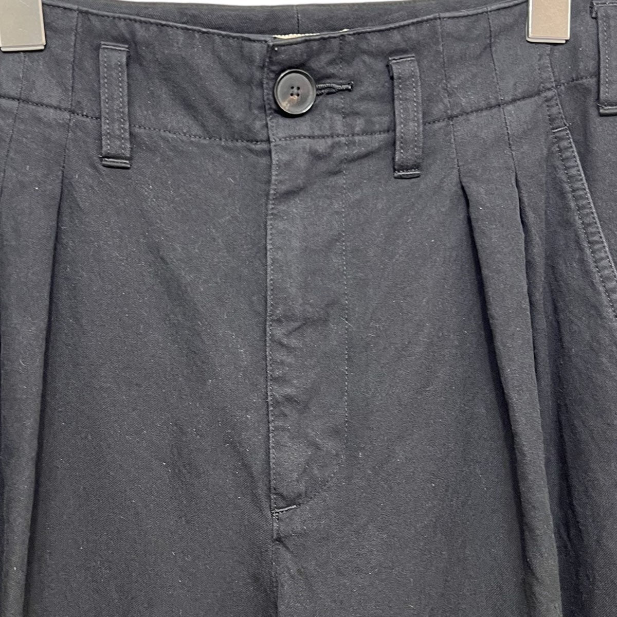 オーラリーの21AW SUPER FINE WOOL COTTON TWILL SLACKS スーパーファインウールコットンツイルスラックス A21AP02CWです。 AURALEE ボトムス 古着・中古アイテム