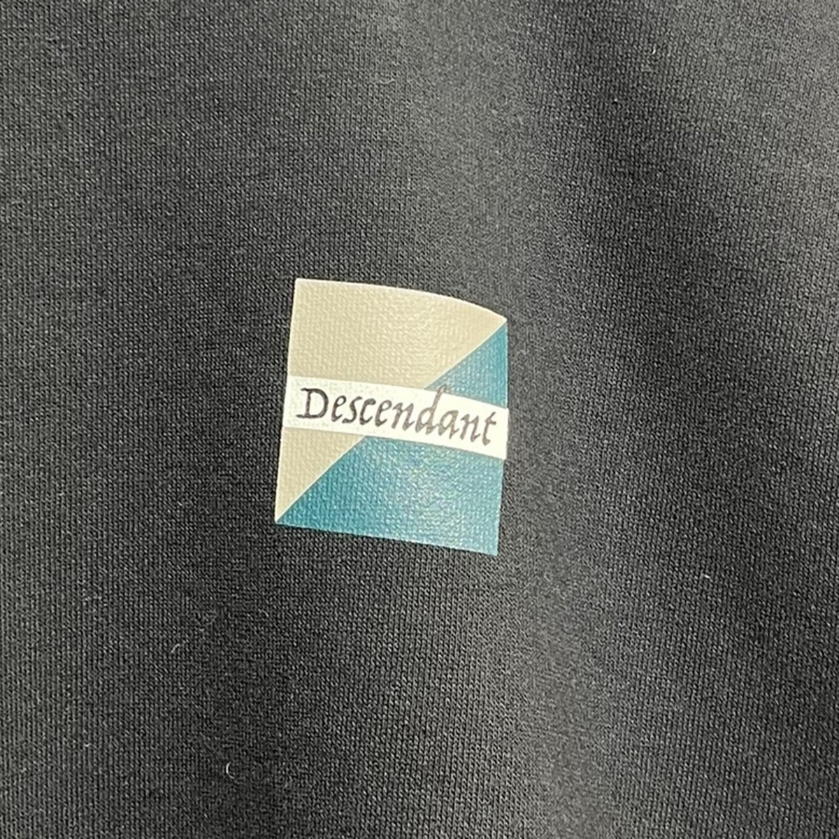 DESCENDANT(ディセンダント) 24SSMAHIMAHI CREW NECKマヒマヒプリント 