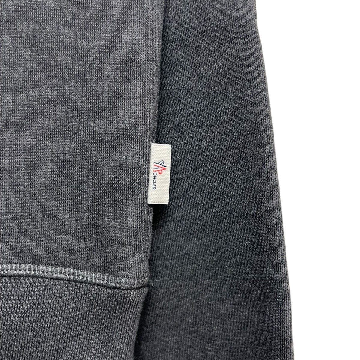 モンクレールグルノーブルの3Dロゴスウェットトレーナーです。 MONCLER GRENOBLE トップス 古着・中古アイテム
