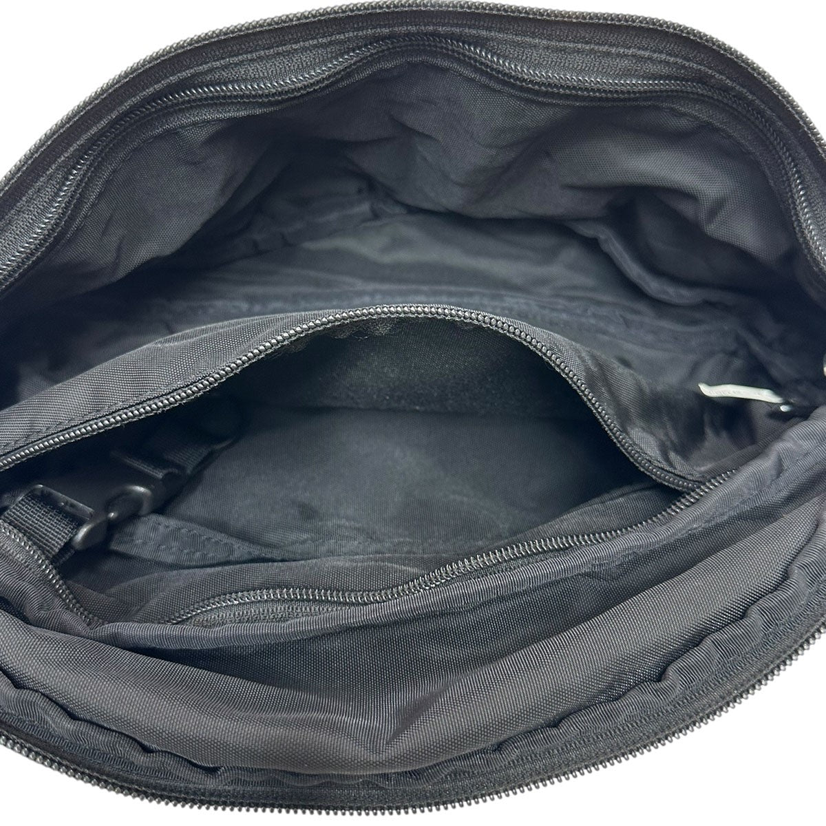 BRIEFING(ブリーフィング) TRIPOD BODY BAGショルダーバッグ ブラック