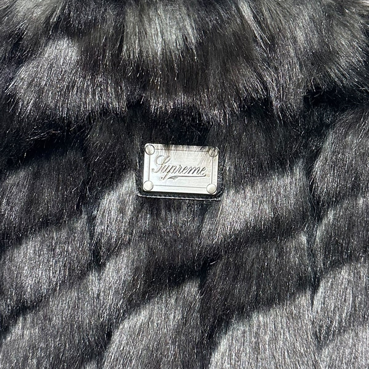 Supreme(シュプリーム) 25SS2-Tone WINDSTOPPER Faux Fur Jacket