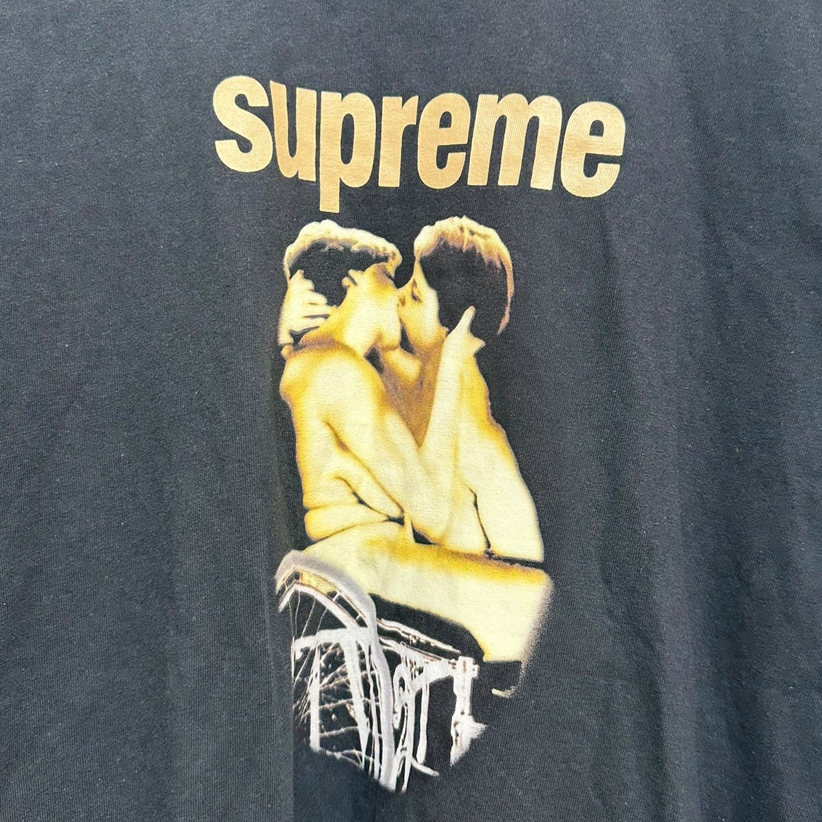 Supreme 23SSKiss TeeプリントTシャツ 古着・中古-4枚目のアイテム画像