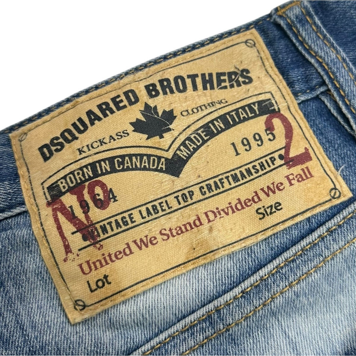 DSQUARED2(ディースクエアード) Sexy Twist Jeanスキニーデニムパンツ