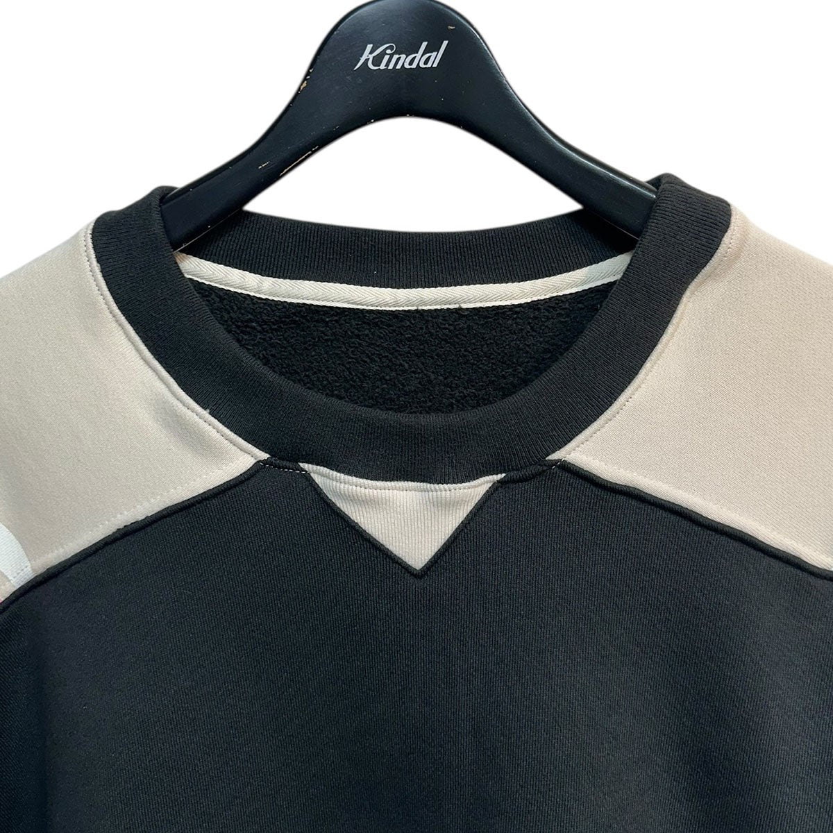 24SSAGAPE CREWNECKプリントクロップド丈スウェットシャツ