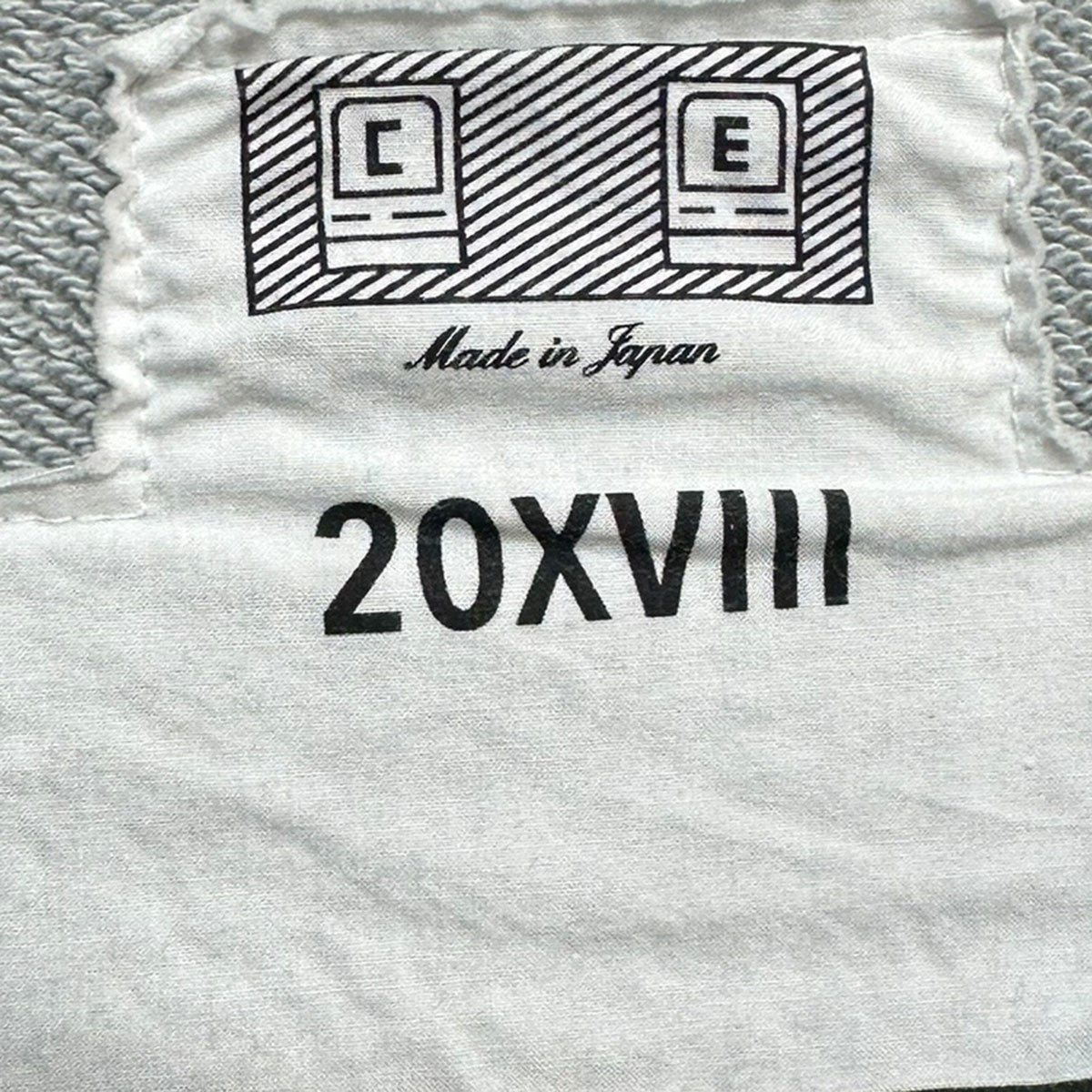 MD OPERATIONS CREW NECKグラフィックプリントクルーネックTシャツ