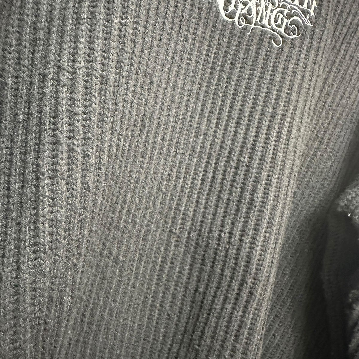 ロゴ刺繍リブニットセーター