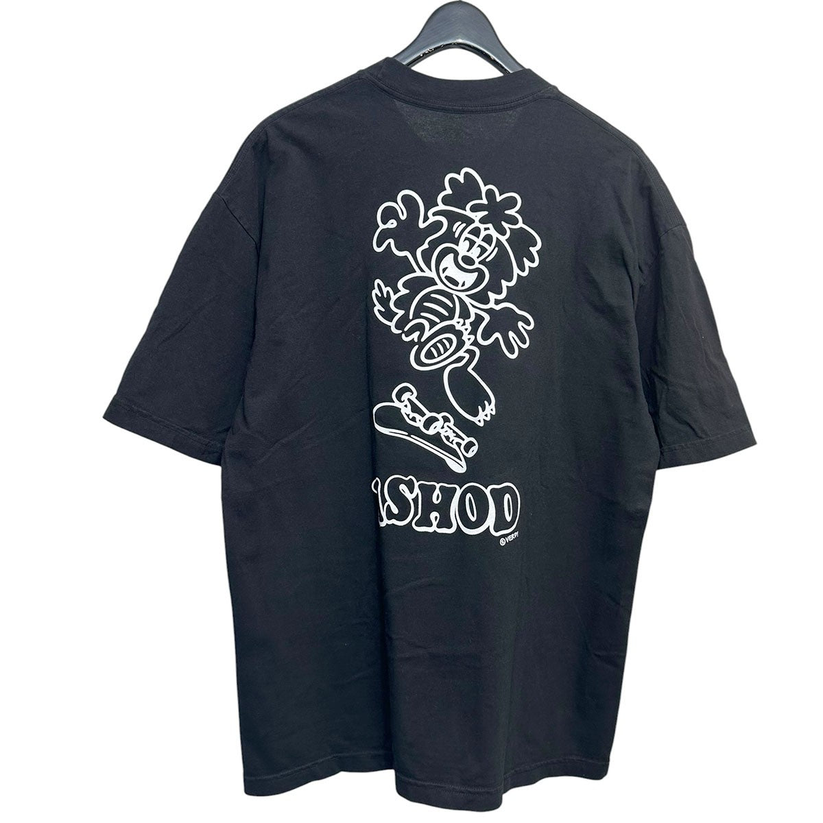 VERDY ISHOD VISTY S／S TEEプリントTシャツ