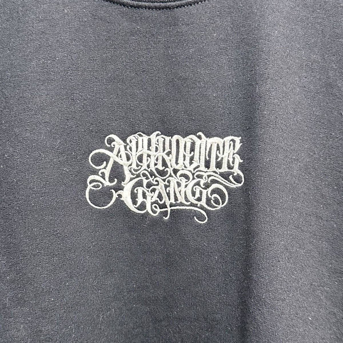 APHRODITE GANG SWEATロゴ刺繍クルーネックスウェットシャツ