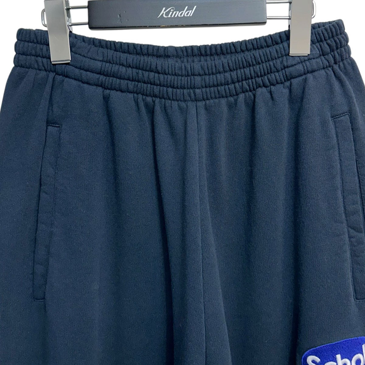 25AWロゴワッペンスウェットパンツ844177 TSV12