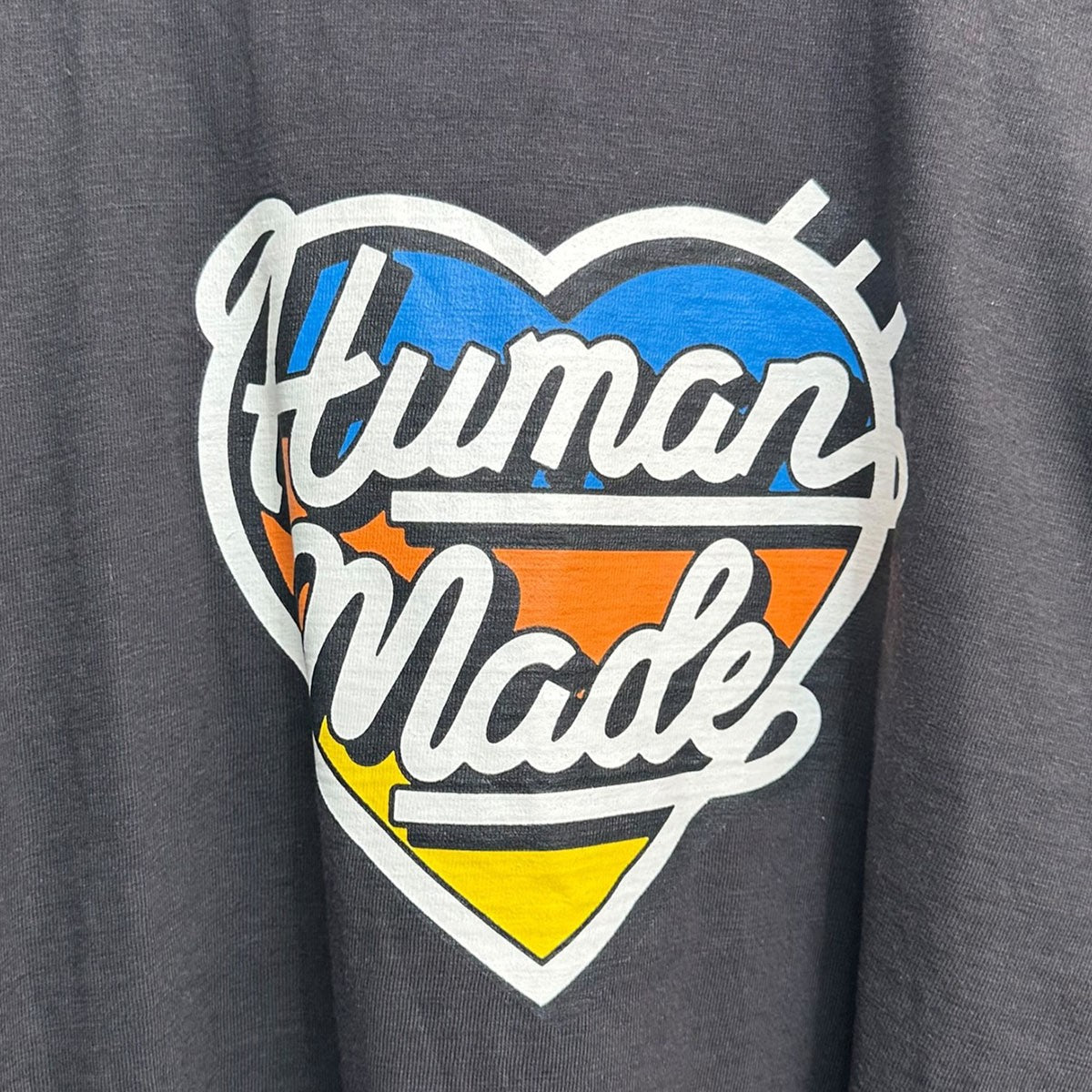 GRAPHIC T-SHIRTハートロゴプリントTシャツ