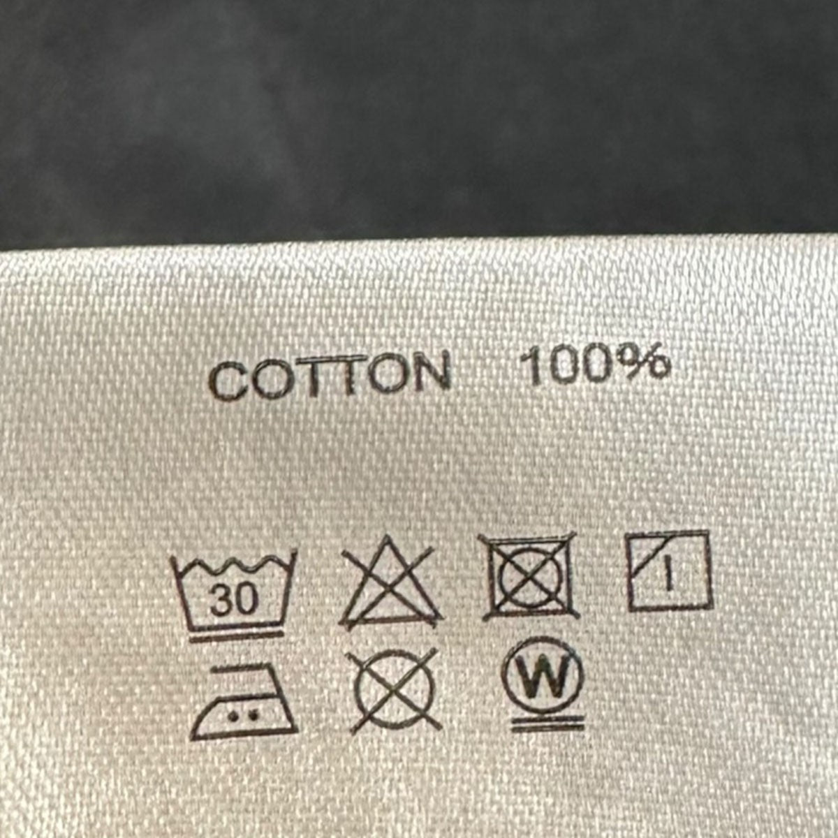 OG Boy Priority Label TeeロゴプリントTシャツ
